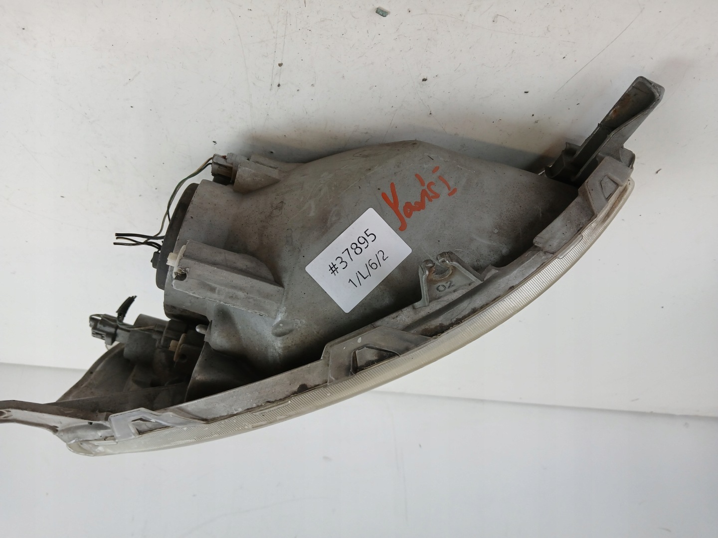 TOYOTA YARIS and light right front