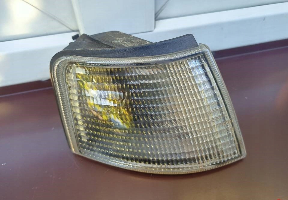 indicator SEAT TOLEDO and (1L) 1.6 and front left 961592 HELLA