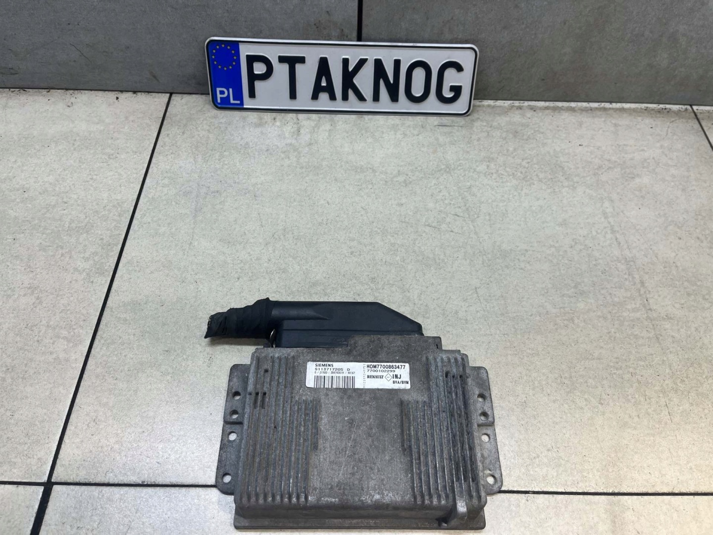 control unit computer of the engine VOLVO V40 1.8B HOM7700863477