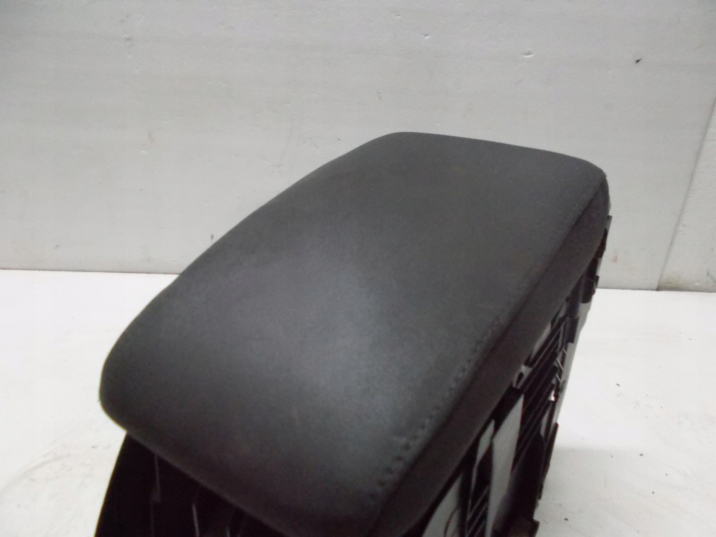 VW GOLF V KOMBI 2.0 TDI 09R bracciolo 1K5864251C