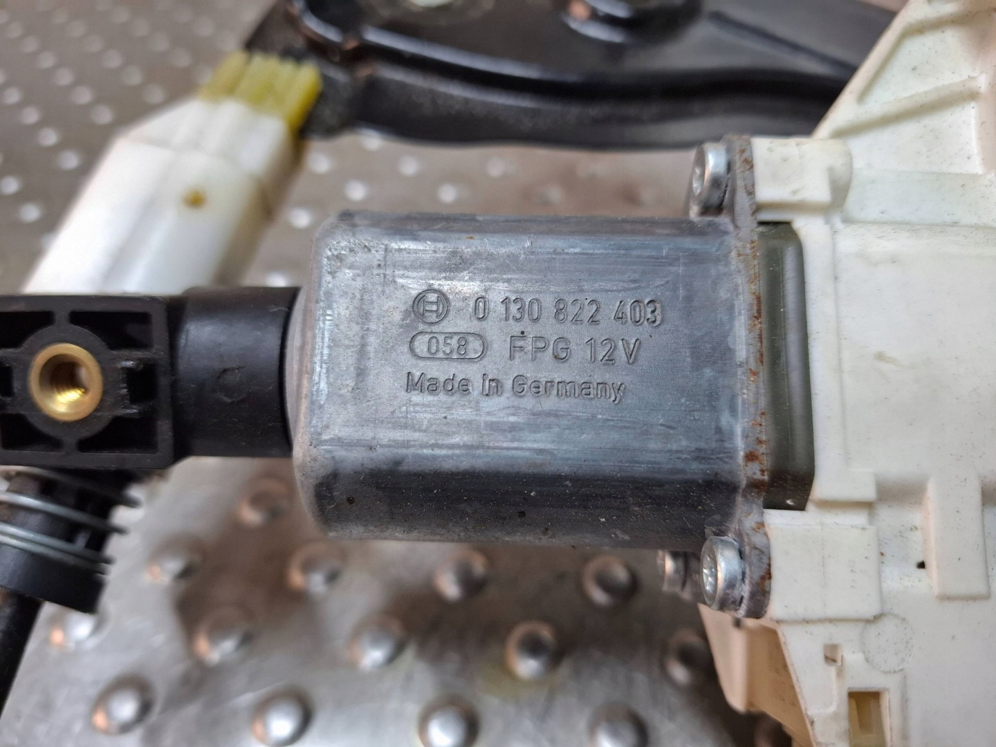 window regulator right front 7193456 BMW 3 E93 E92