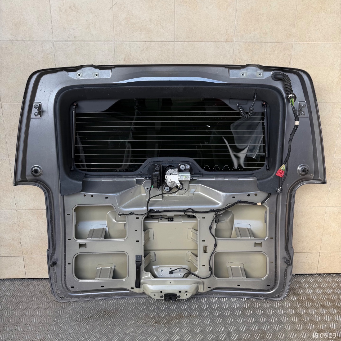 boot doors complete PEUGEOT TRAVELLER 2016 ROK KAMERA