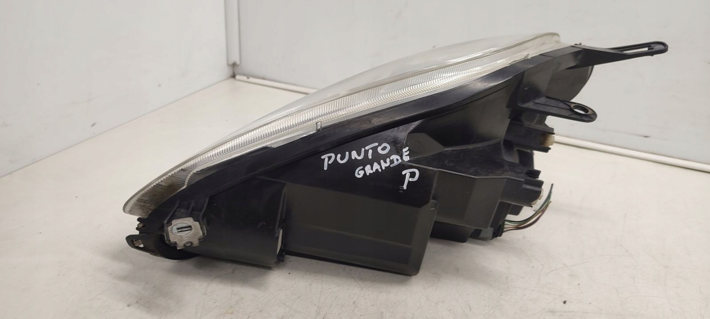 light front front right Fiat Grande Punto