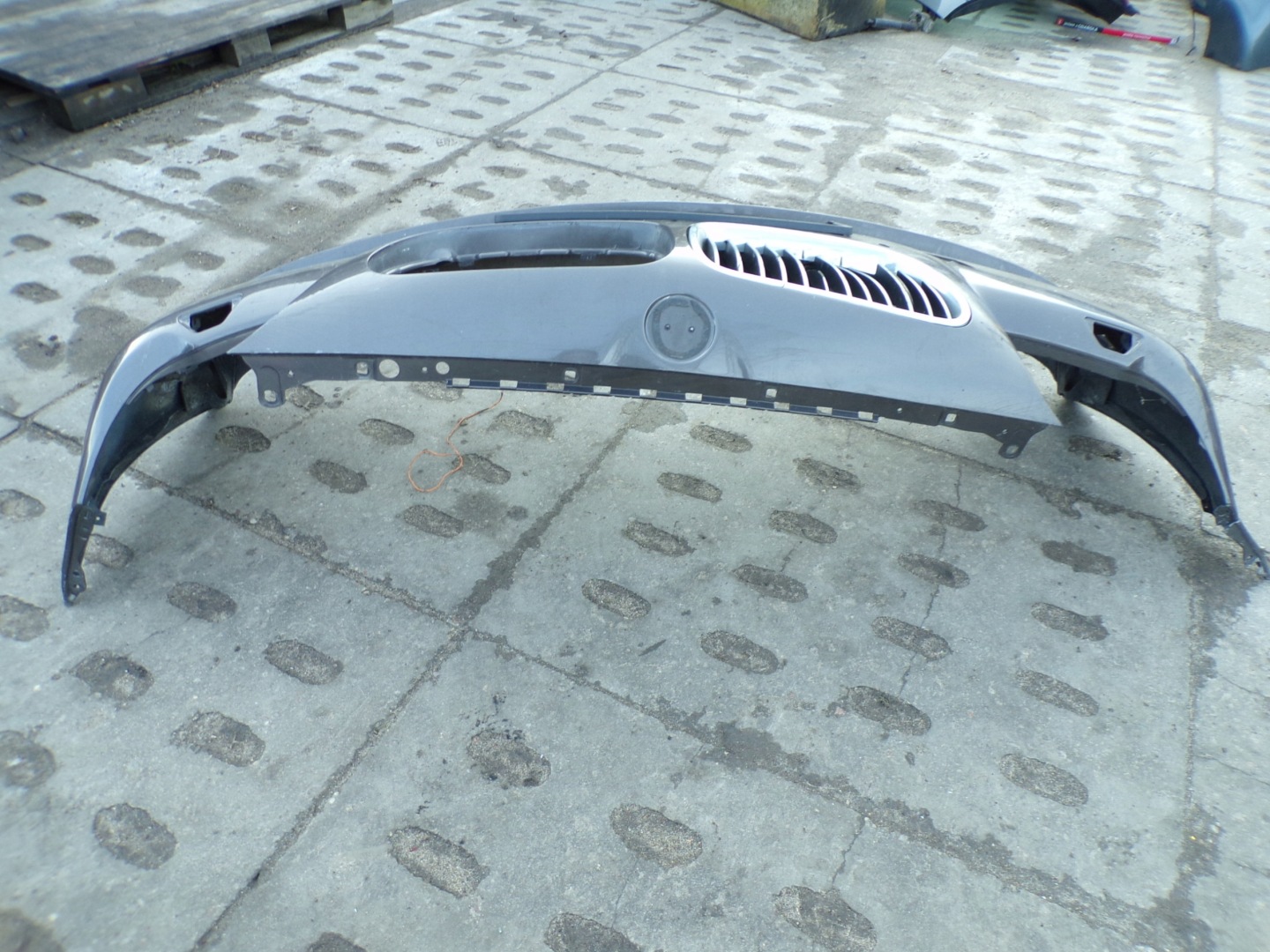 front bumper front BMW F10 F11 WERSJA below washers and PDC