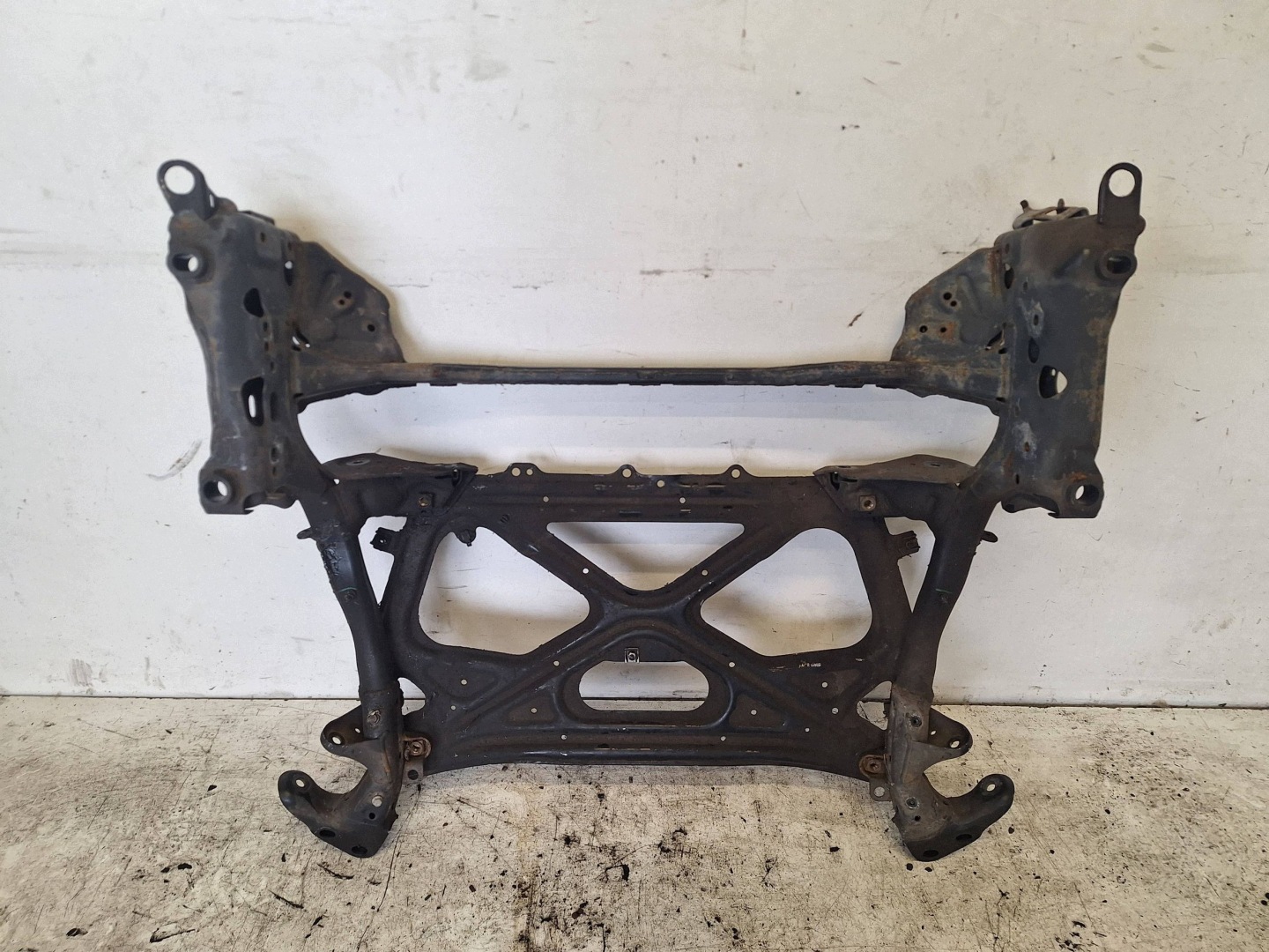 AUDI A6 C7 11-18 axle beam subframe of the engine 2.0 TDI - AUTOMAT