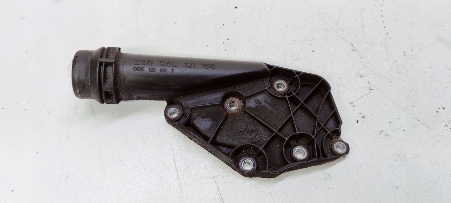 PRIRUBNICA VODE AUDI A4 B7 A6 C6 2.4 3.2 06E121161T