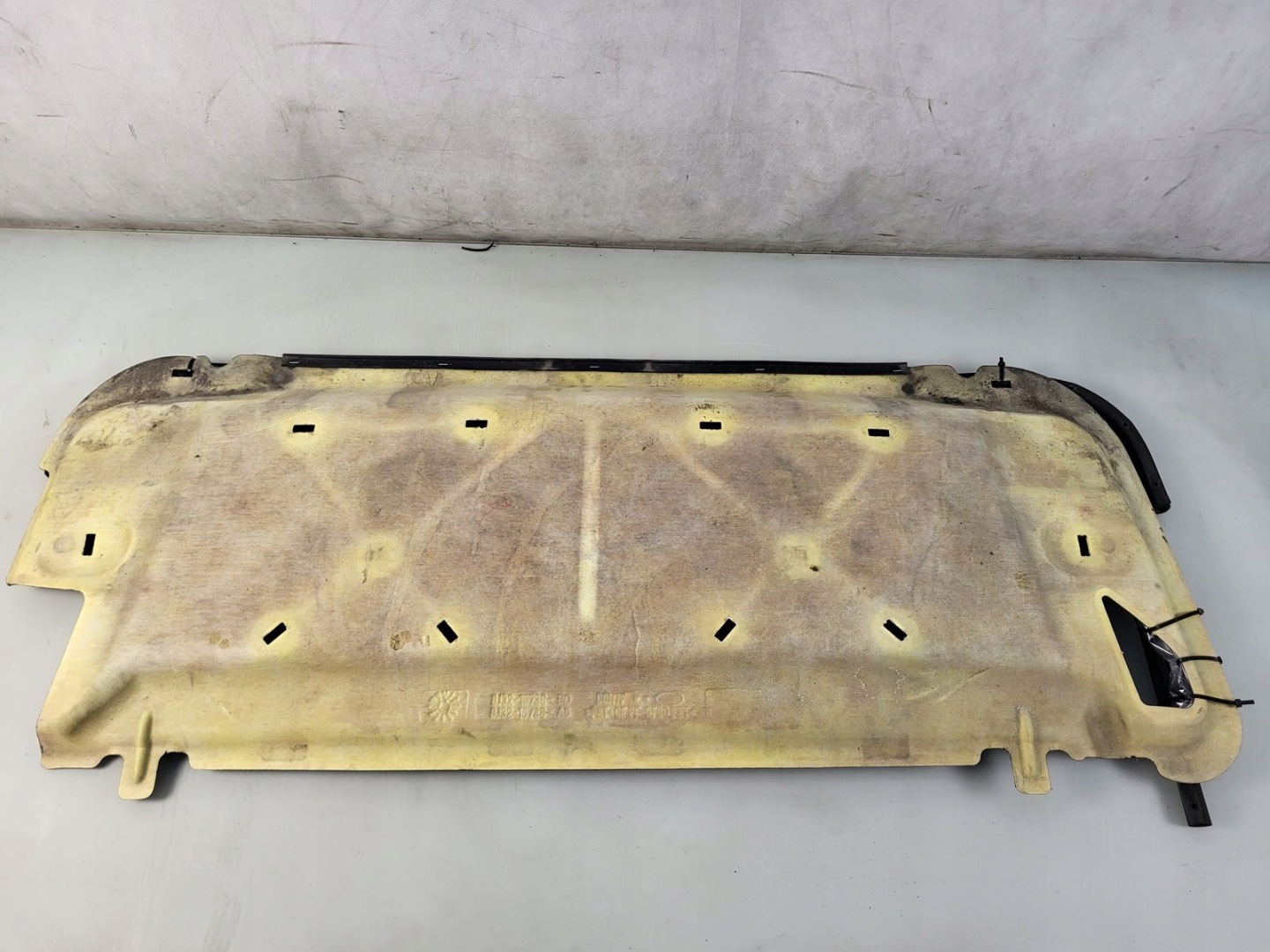 Insonorisation du capot podbitka spinki Joint Range Rover EVOQUE L538 LIFT