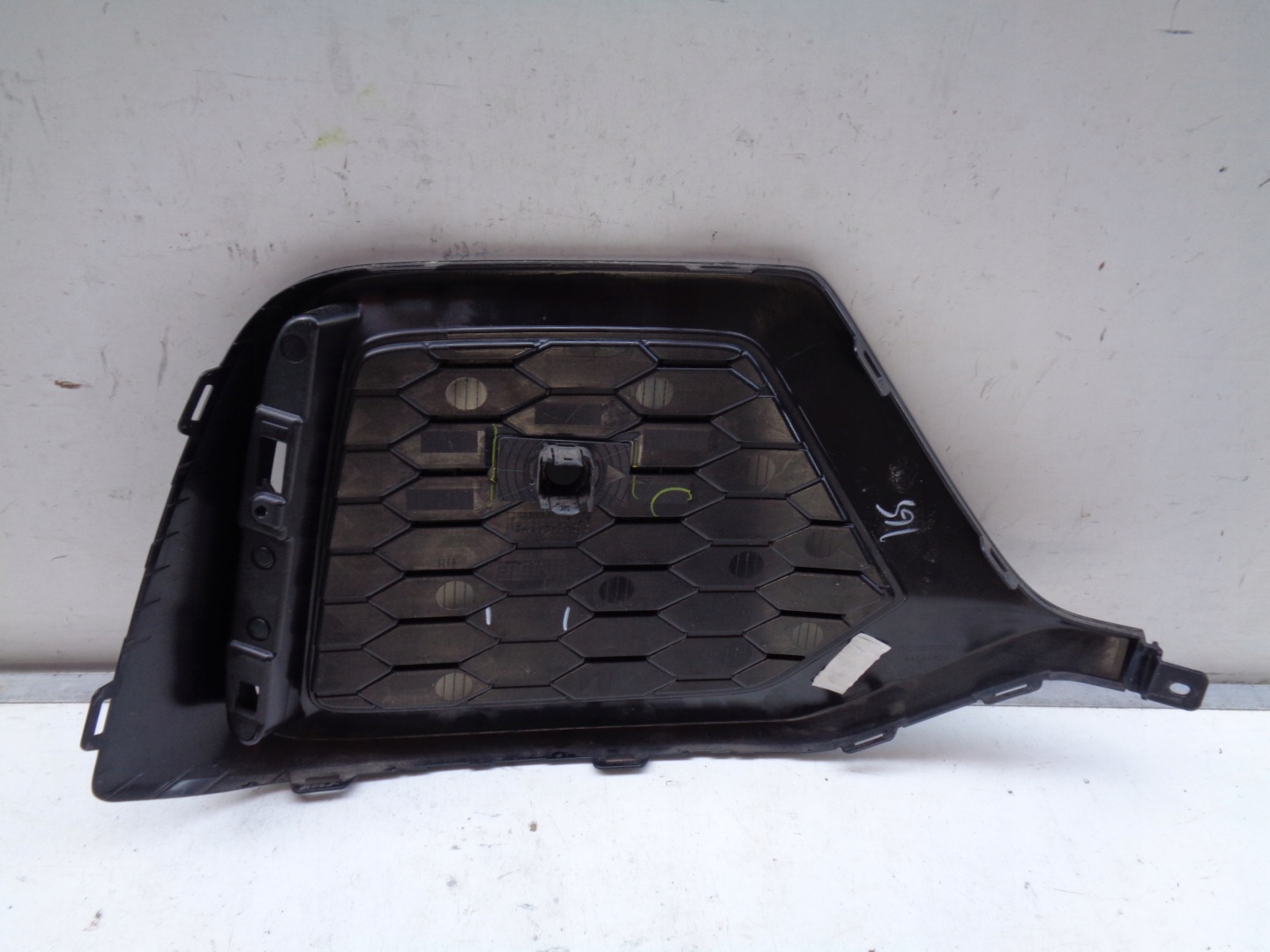 grid of a bumper right rear HONDA CIVIC X 17