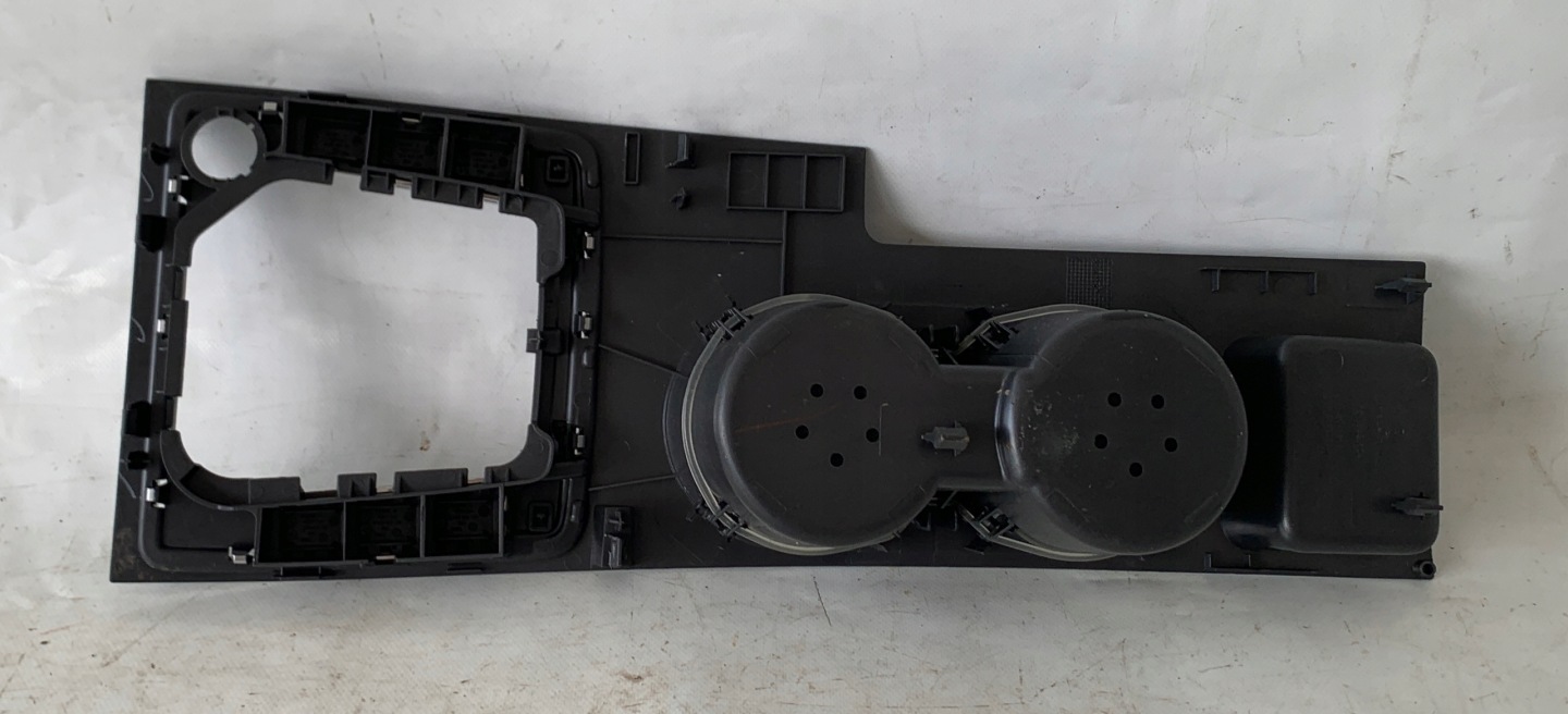 # TUNEL mitte VW PASSAT B7 USA 561862534