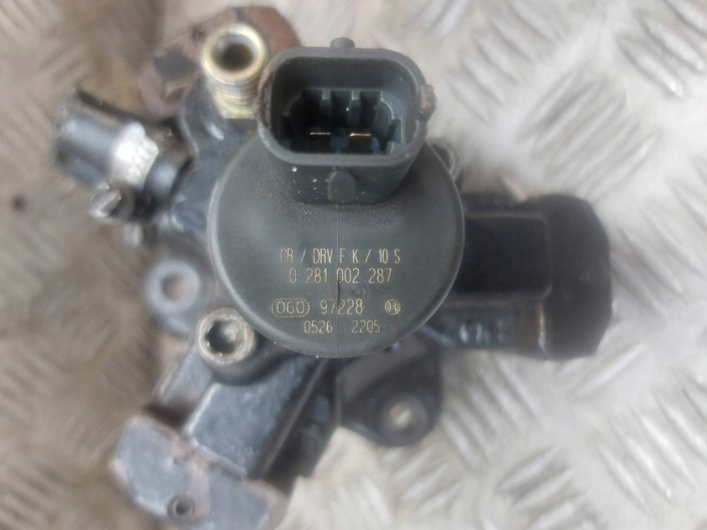 Einspritzpumpe + Sensor 75 und 0281002287
