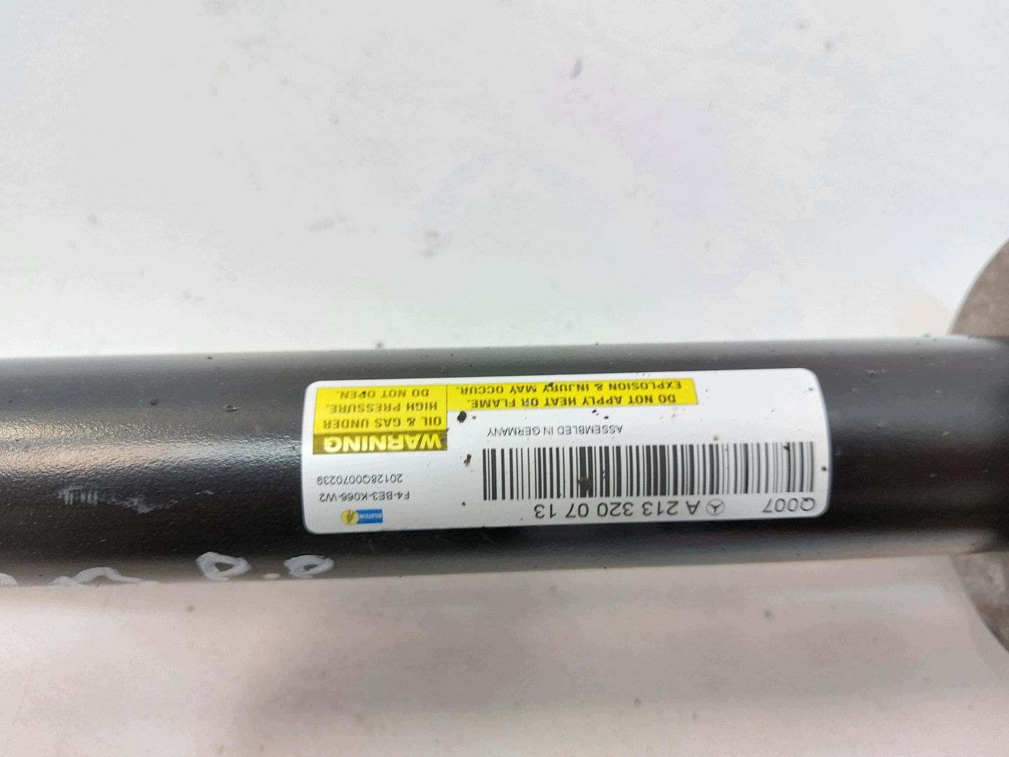 MERCEDES W213 E300de Kombi 2.0 CDI shock absorber front right A2133200713