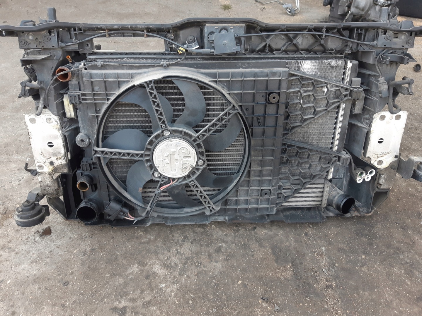 AUDI A1 8X 1.6 TDI support panel for radiators fans radiator complete