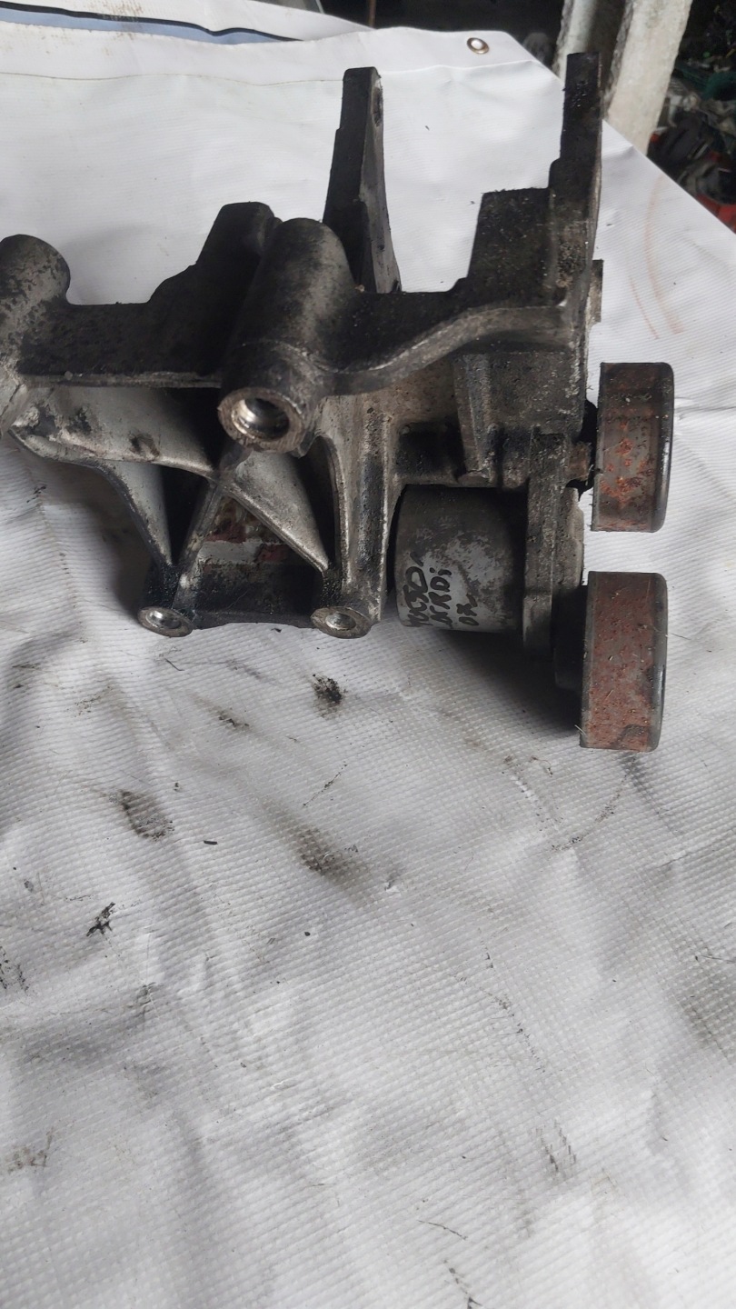 supporto Porta alternatore SPORTAGE II TUCSON e 2.0 CRDI 04-10 R.
