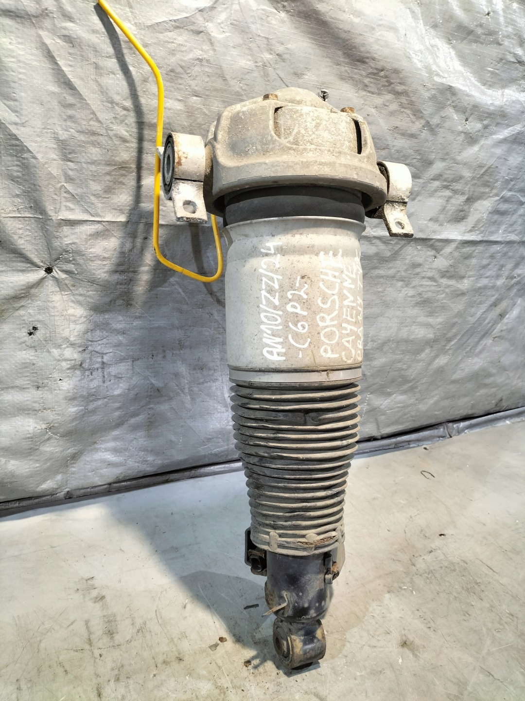 shock absorber right rear part PORSCHE CAYENNE and 7L5512022L