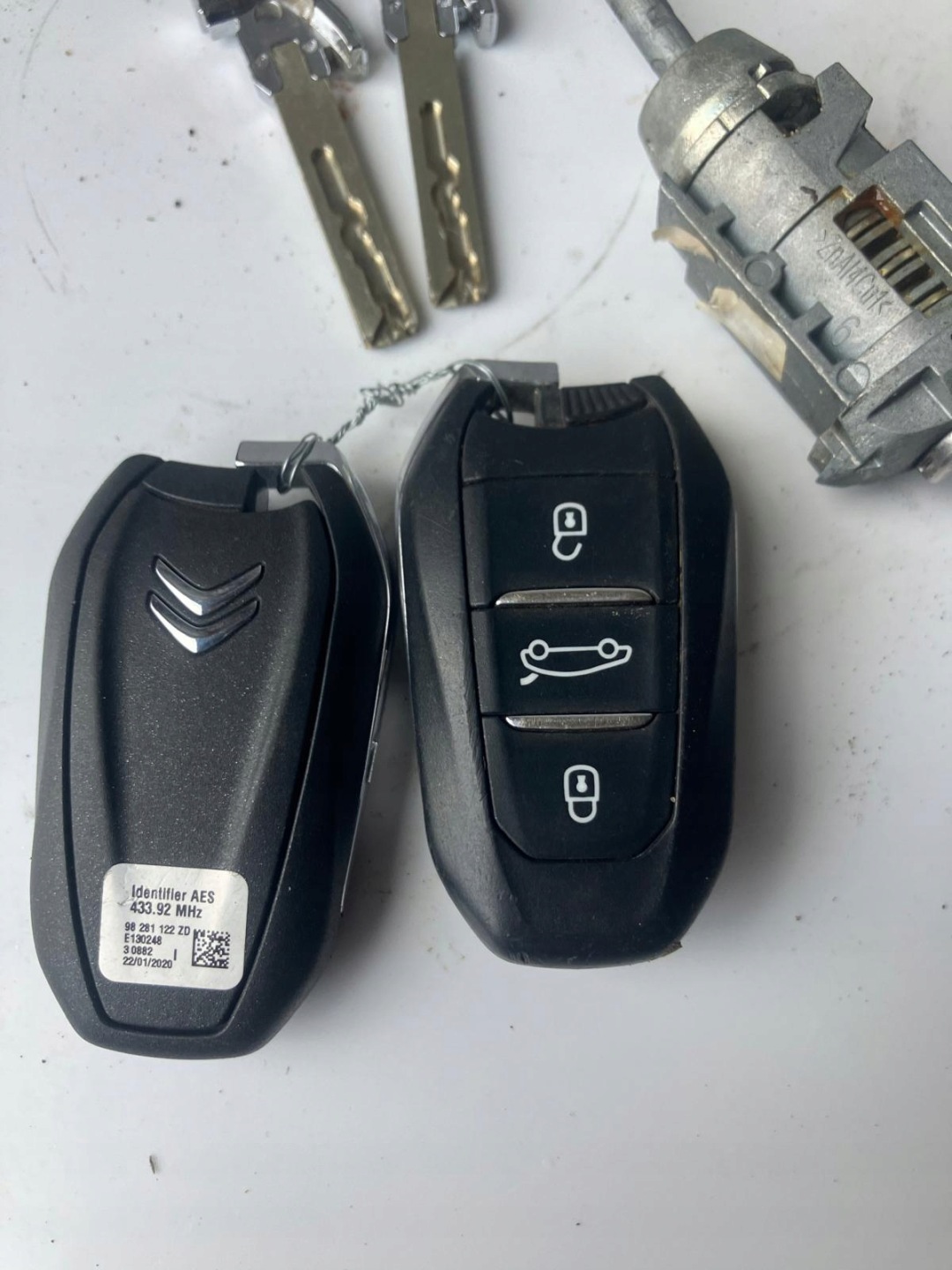 Insert de la serrure 2 X Clé PILOT CITROEN C4 PICASSO II 98281122ZD