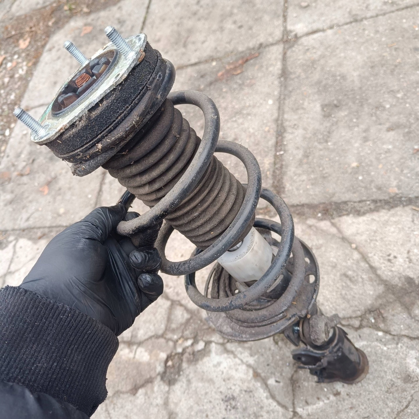Ford Fiesta MK7 1.5 DIESEL 2016 shock absorber front left spring