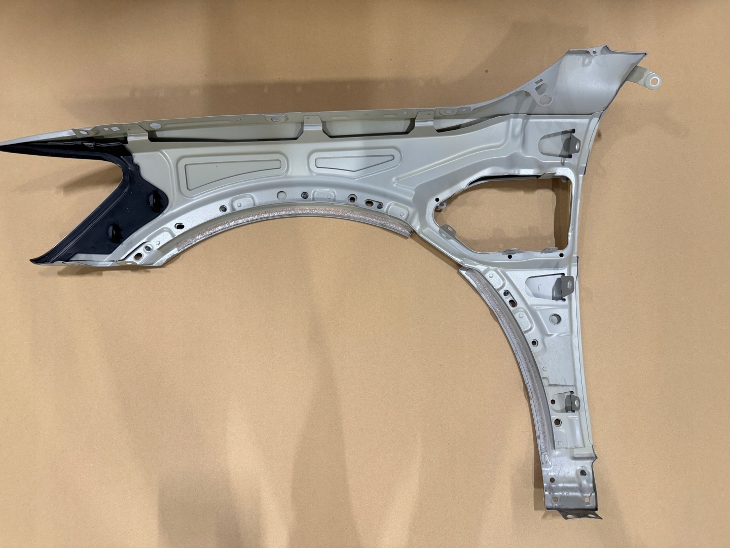 AUDI E-TRON Q8 4KE fender front right 4KE821022C LZ1W 77km