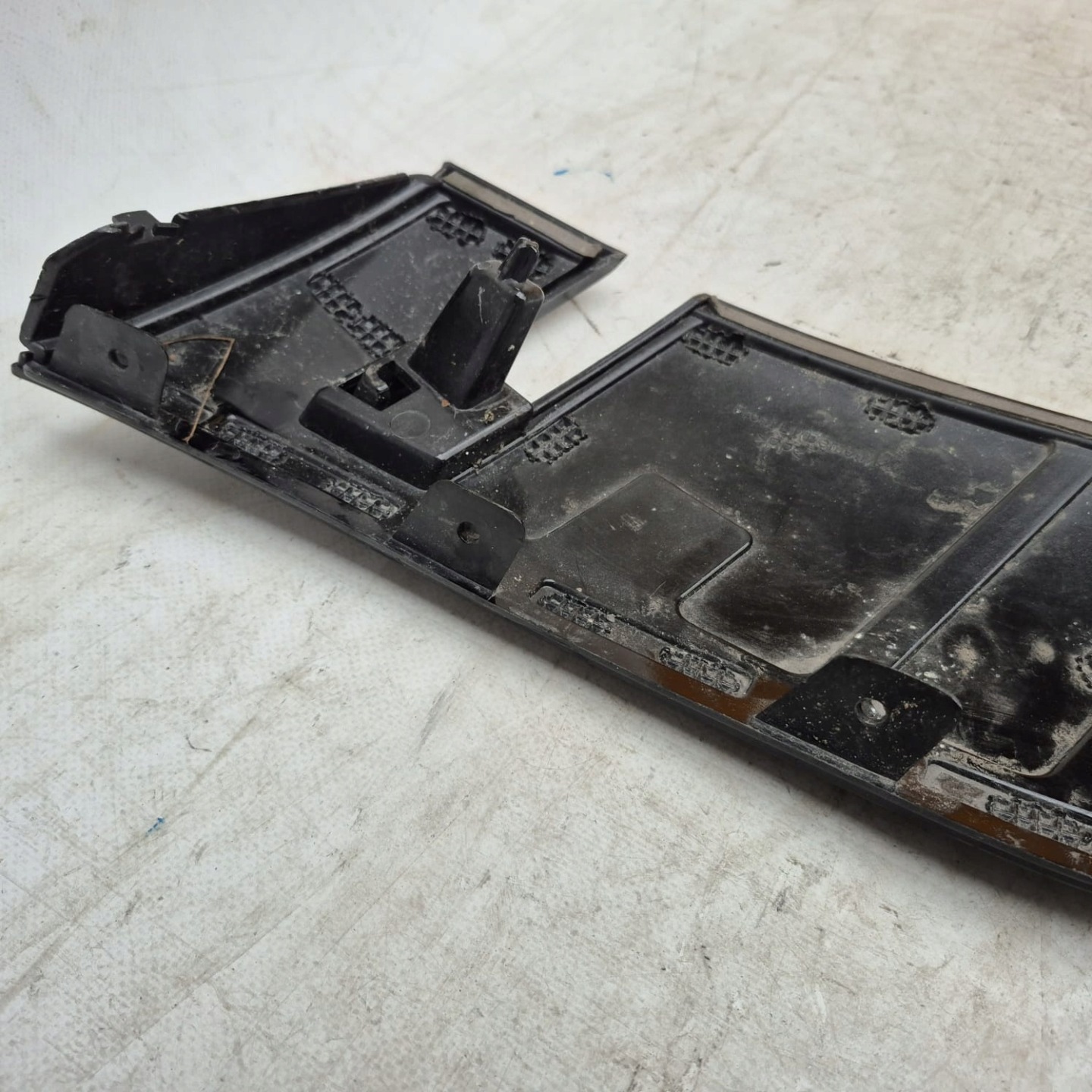 DODGE CHALLENGER III 18-> moulding of a bumper left front left front