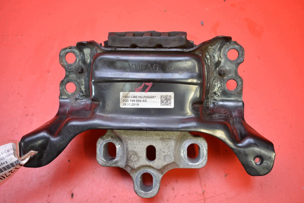 holder engine mount left 5Q0199555AD SKODA OCTAVIA 3 III 2.0 TDI 150 KM