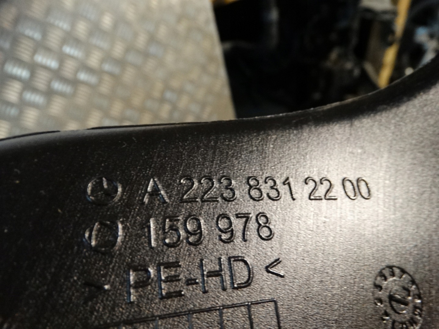 IDEALNY drain air right MERCEDES W223 1