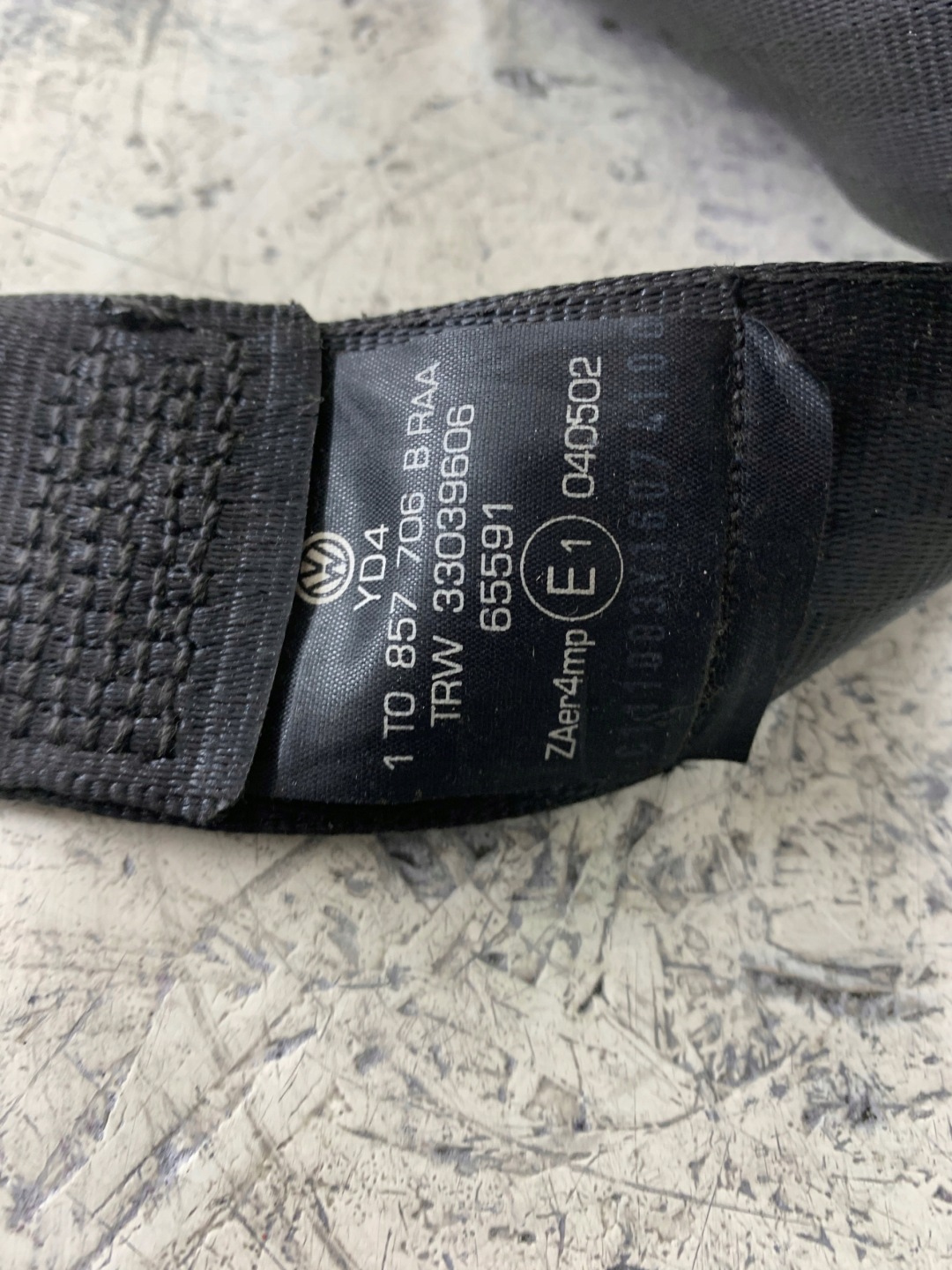 VW TOURAN and seat belt right front 1T0857706B