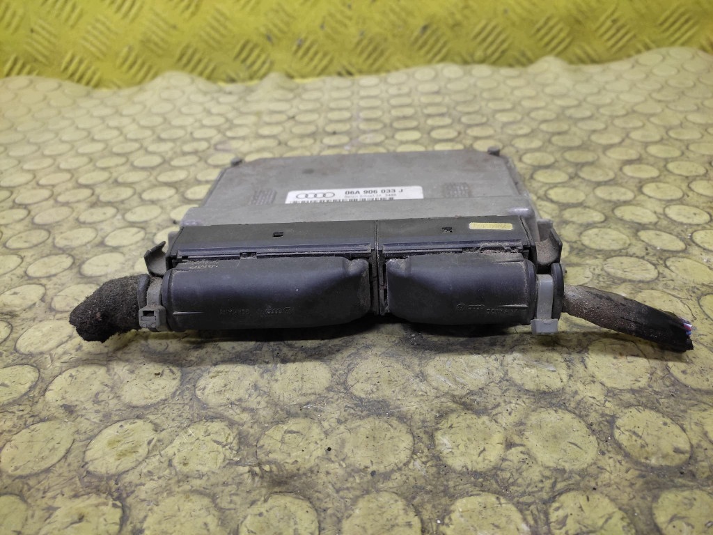 AUDI A3 8L control unit of the engine 06A906033J