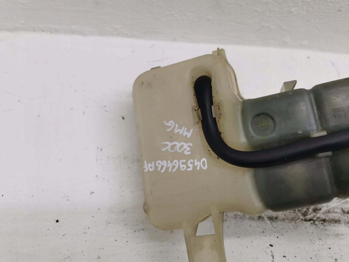 Scheibenwaschbehälter CHRYSLER 300C 04596466AF 3.0