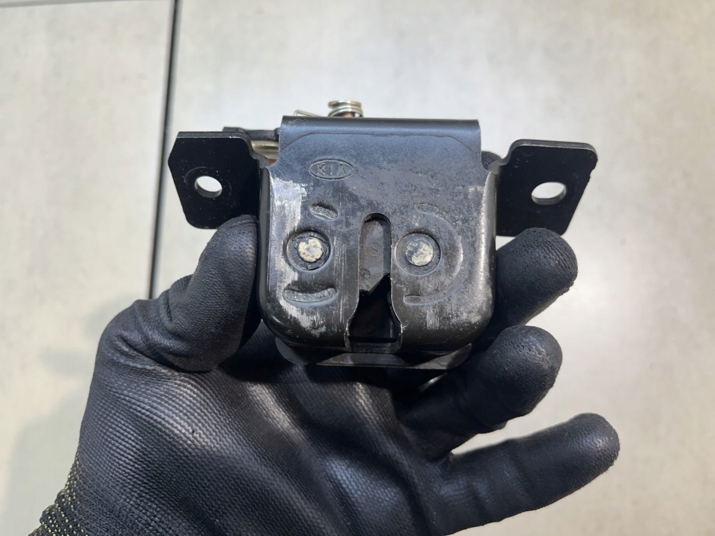lock bonnet rear part 5PIN KIA CARENS II 1.6 16V