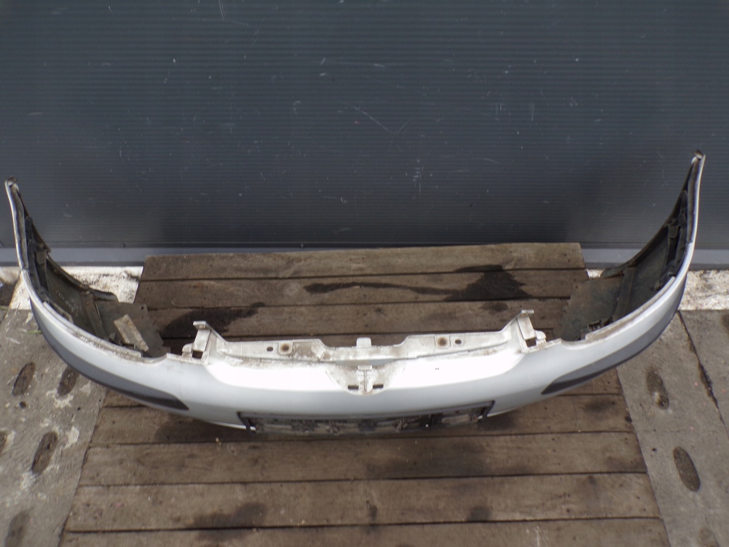 front bumper front VOLKSWAGEN GOLF 5 V colour LA7W (2)