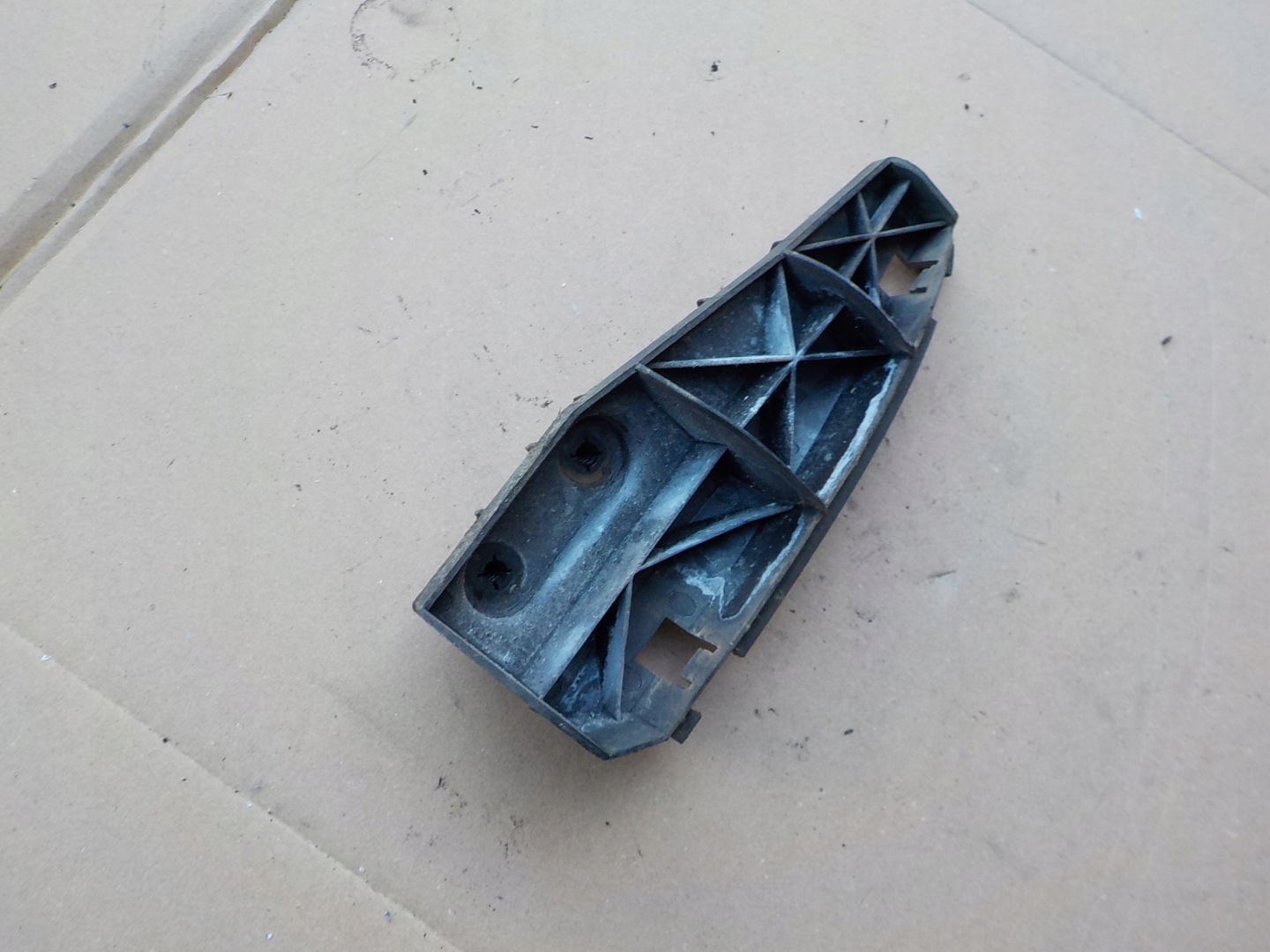 bumper bracket left rear part toyota corolla verso II 52563-0F010