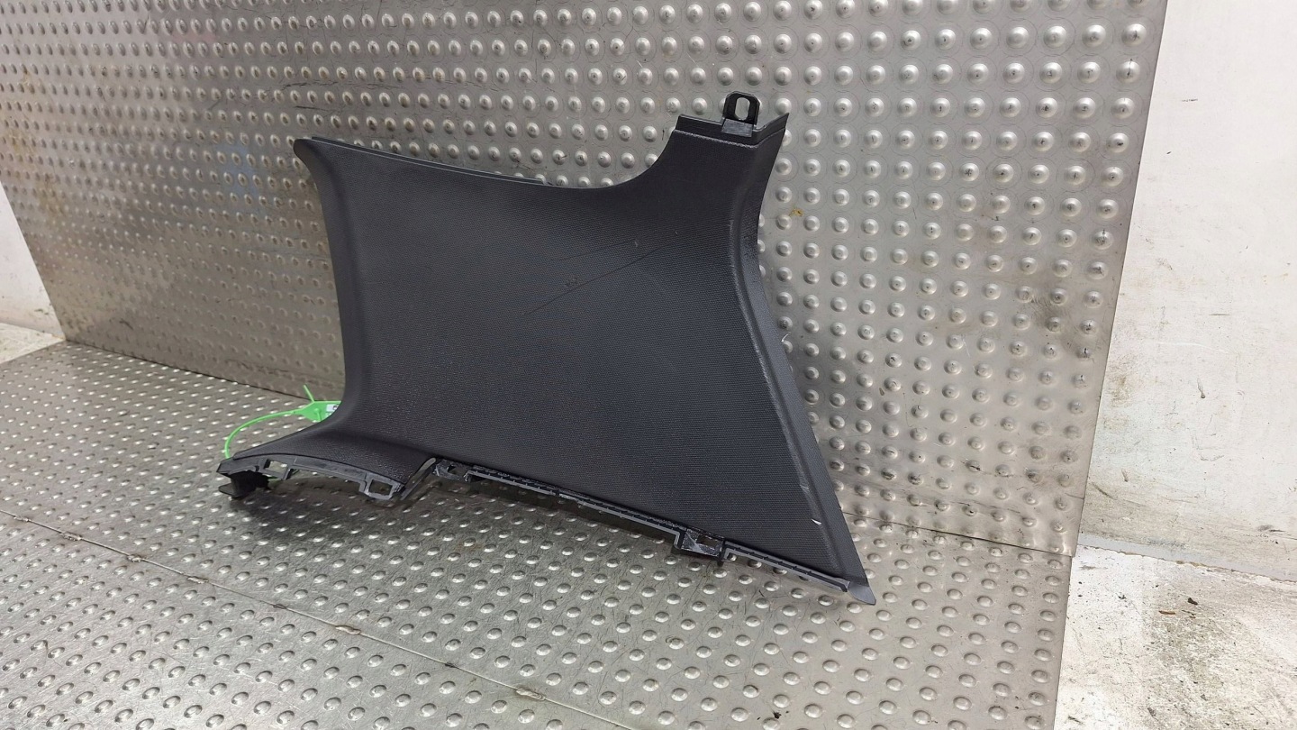 cover SLUPKA right rear part 5G3867288C VW GOLF VII 3D