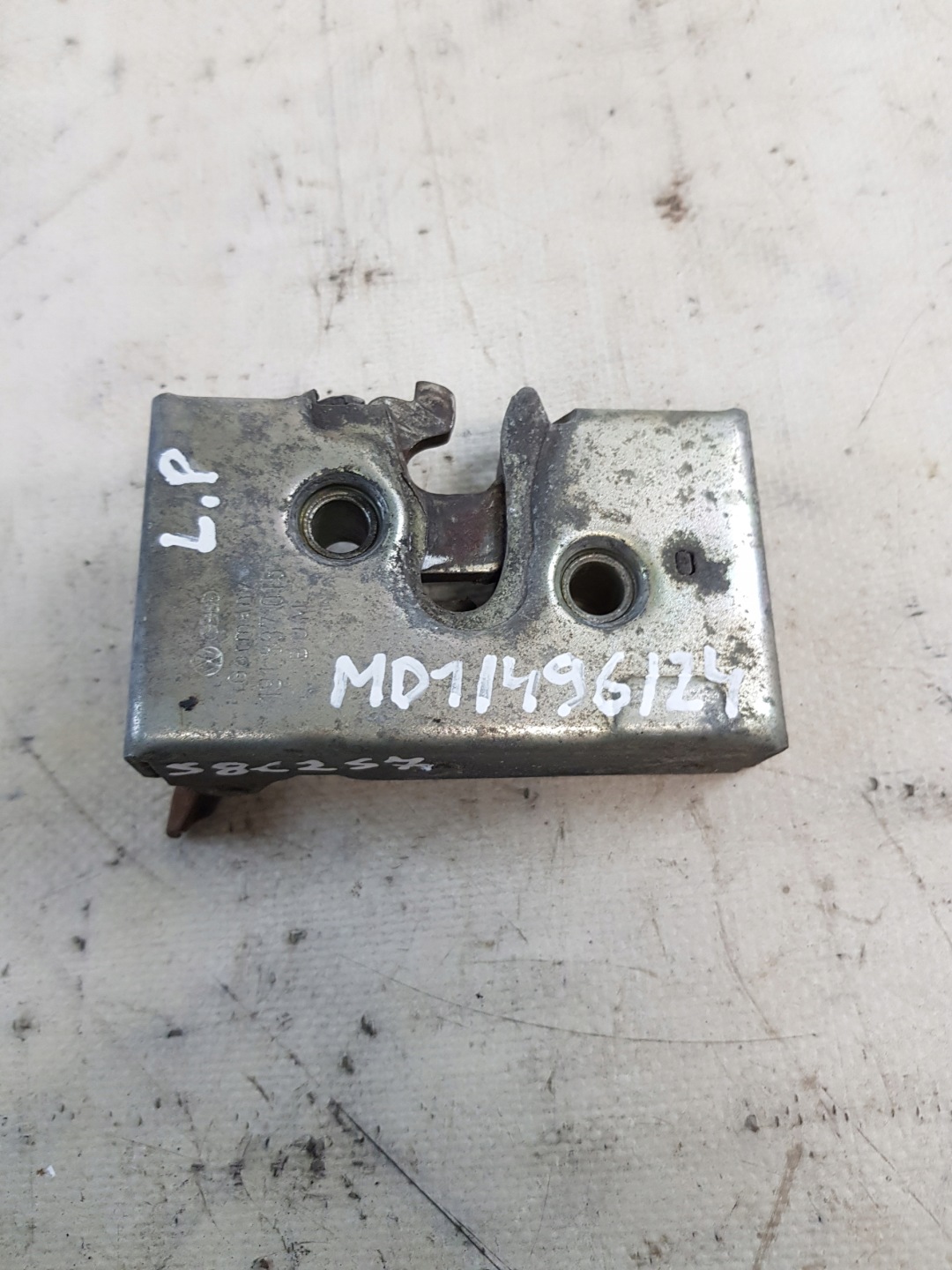 lock door left front GOLF II 191837015