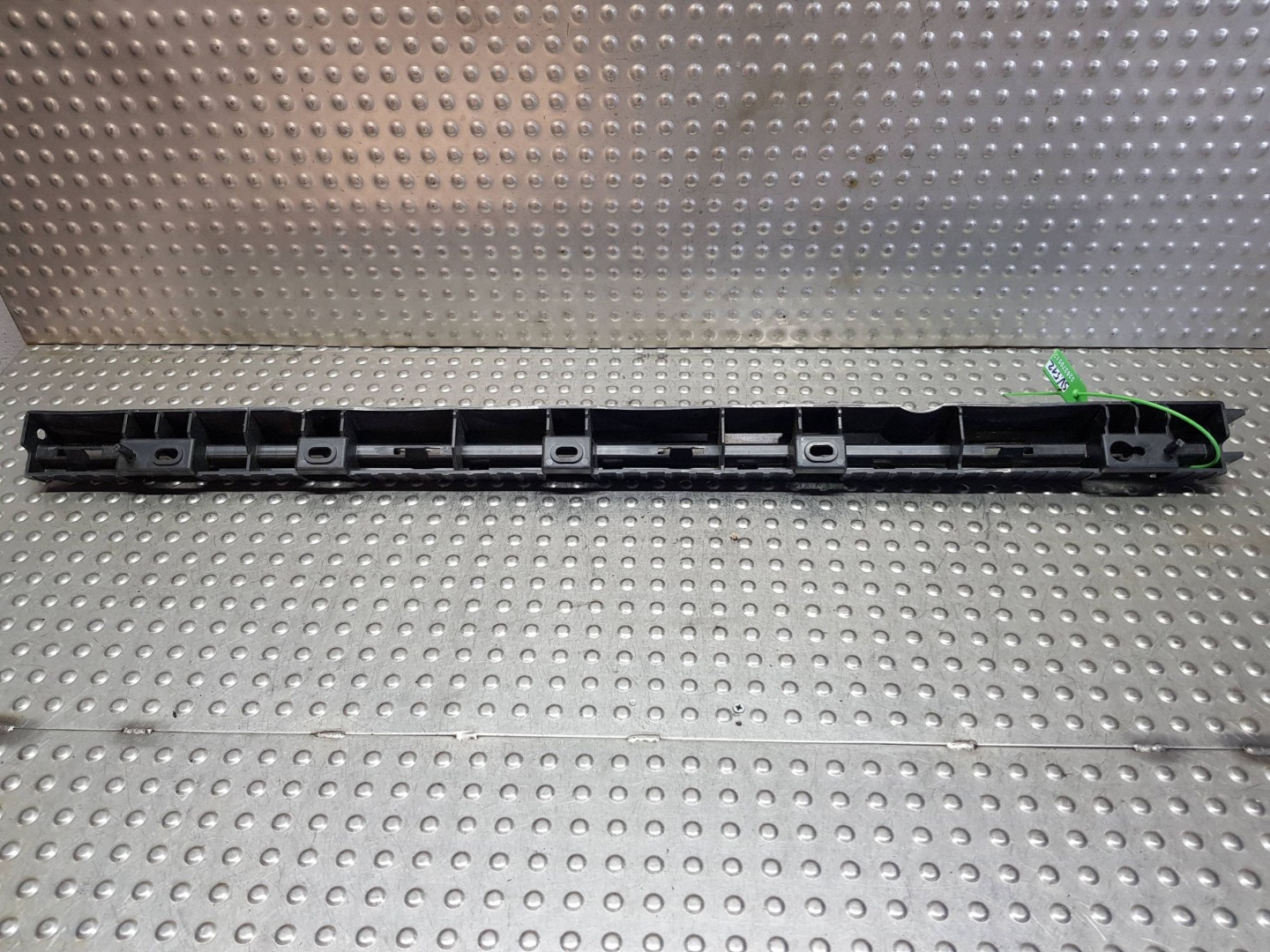 holder mouldings PROGOWEJ left front 32216523 VOLVO XC90 II LIFT