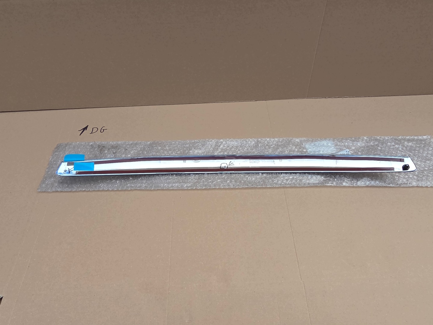 Ford Focus mk2 lift07-11r moulding bonnets chrom originál 8M518666BD