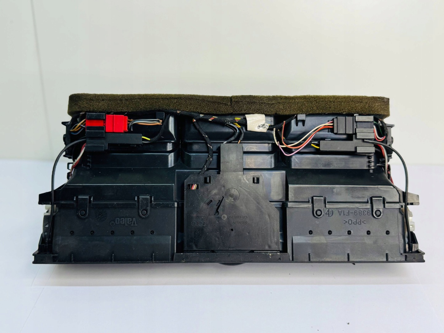 Lüftungsgitter des lüfters mitte Audi A8 D2 4D0820951 KRATKI Klima