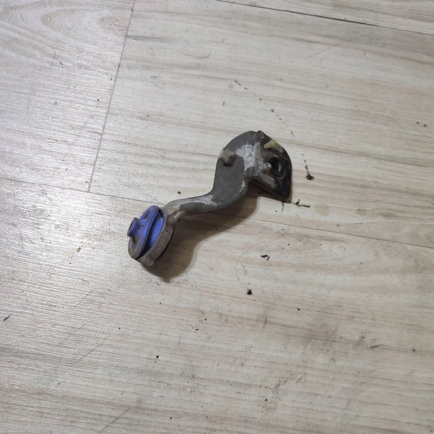 Support plaque Radiateur Peugeot Rifter