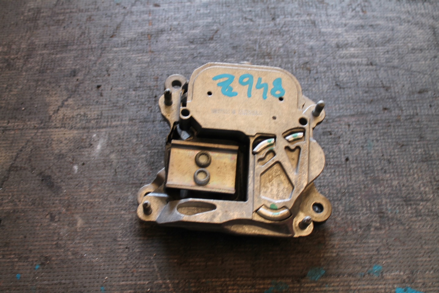 2948. holder engine mount VW AUDI 4M0399153AB 4M0399115P