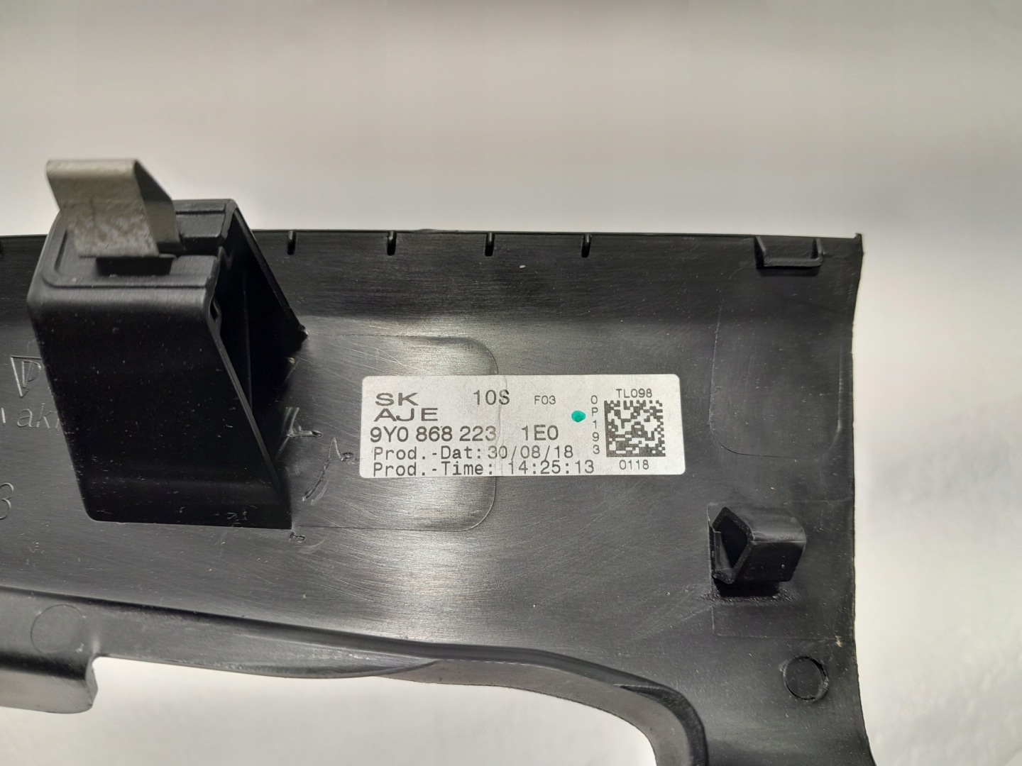 PORSCHE CAYENNE 9Y moulding side SLUPKA left 9Y0868223