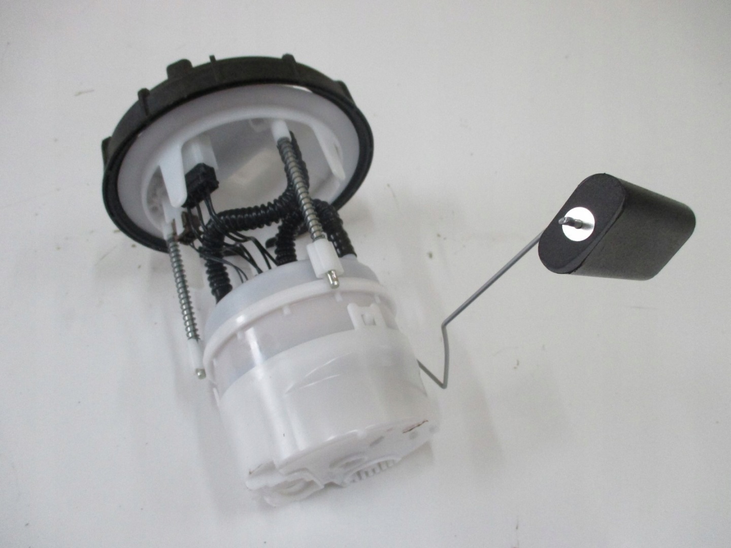 feed pump CITROEN C4 1,2THP 20R 9833740680