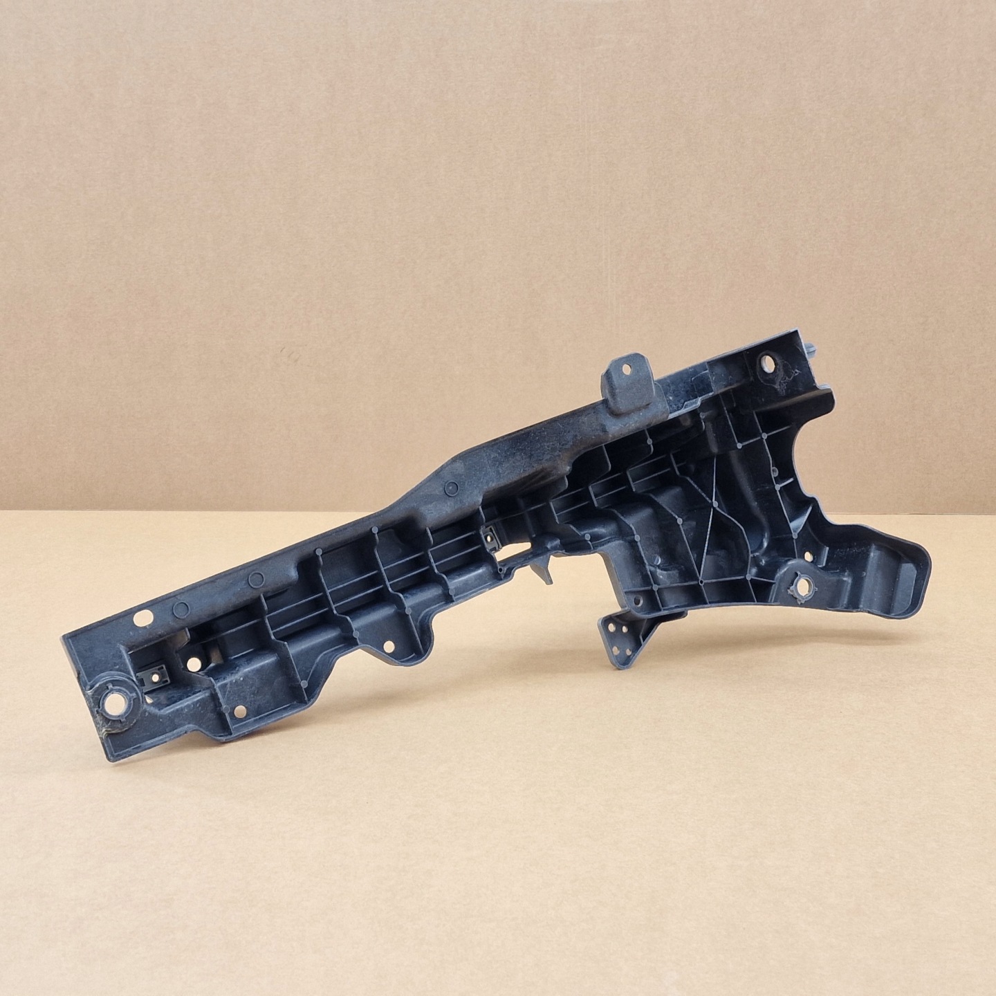 Droite OKULAR Support plaque Aile Avant POLESTAR 3 Couleur 729