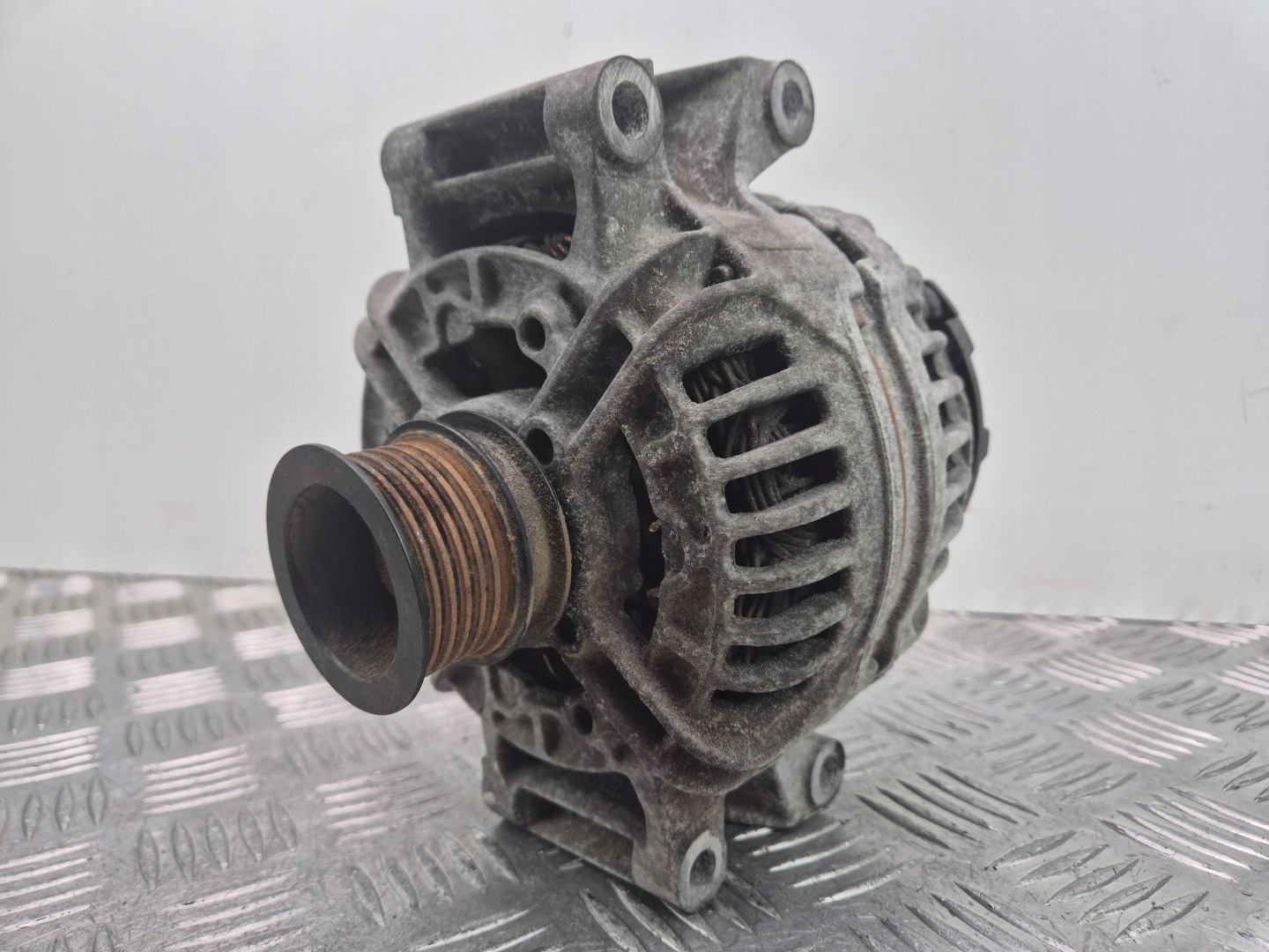 Mercedes GLK280 X204 Alternator A0131546302
