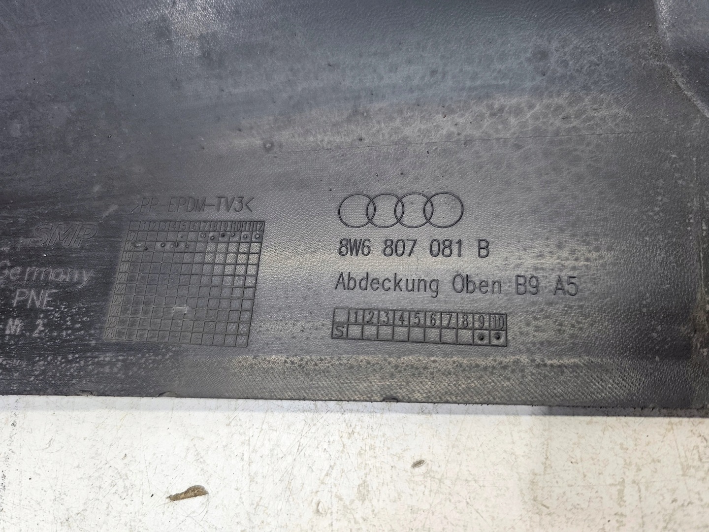cap supports front AUDI A5 8W 8W6807081B