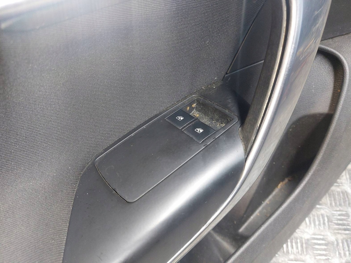 side door left front OPEL INSIGNIA A 13277365