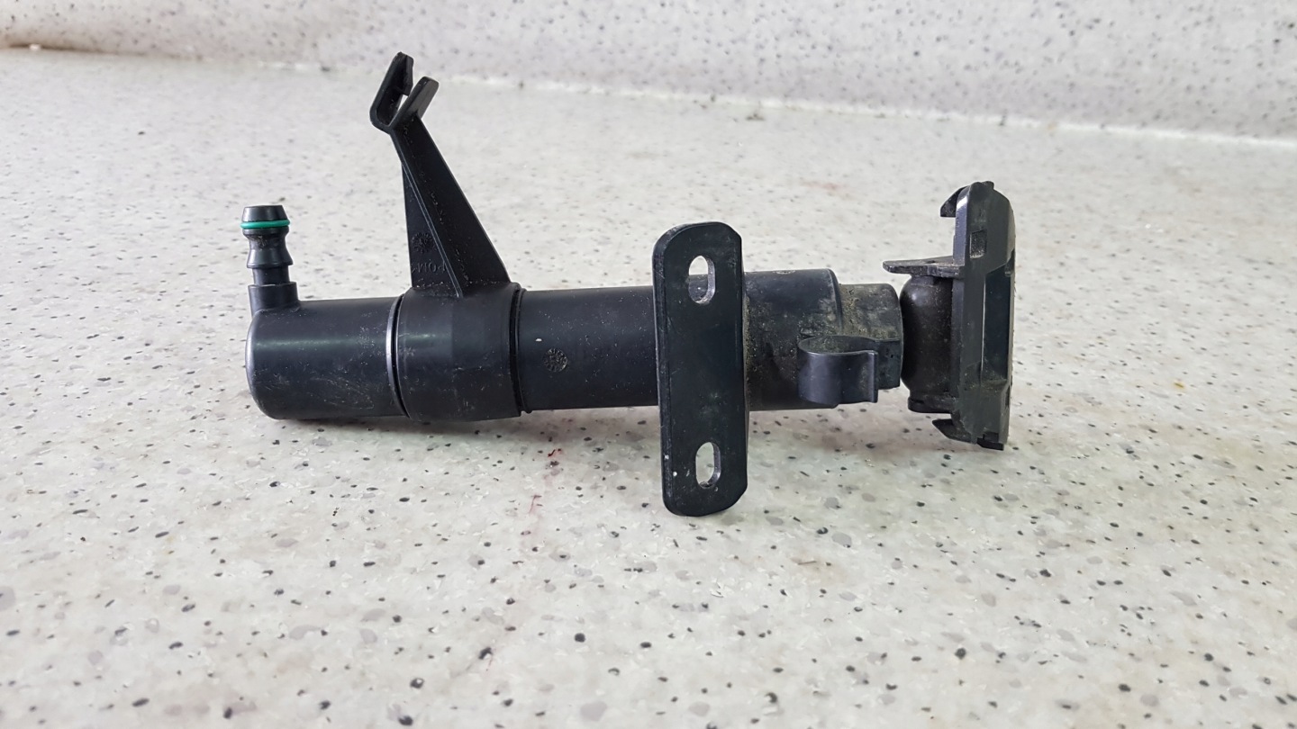 VW TOUAREG and 7L left washer REFLEKTORA 3385