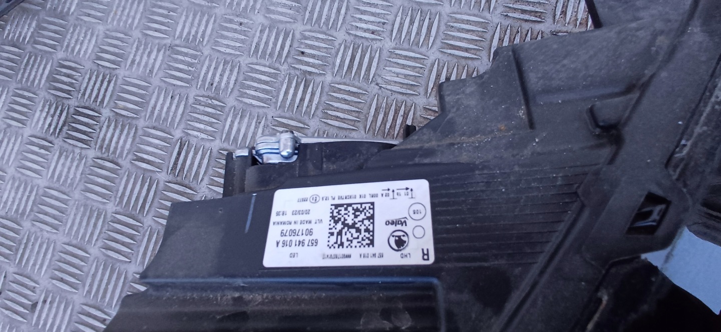 SKODA SCALA light right front 992941571ag LADNA CALA ( unprotected without MODULOW)