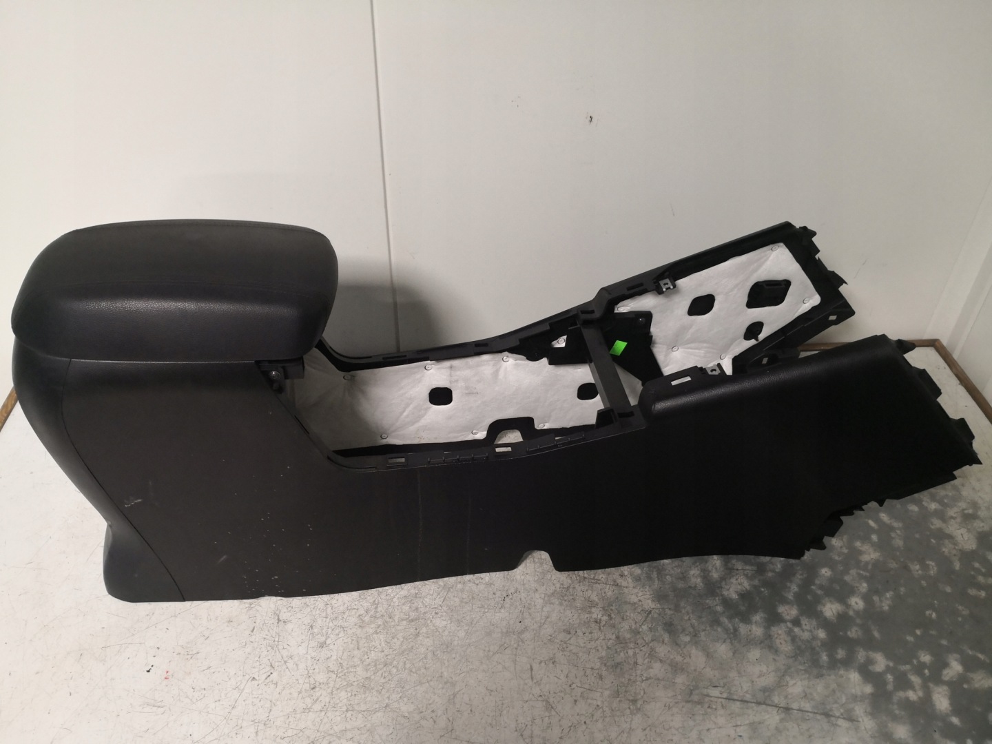 TUNEL mitte KIA SPORTAGE III 84671-3U000