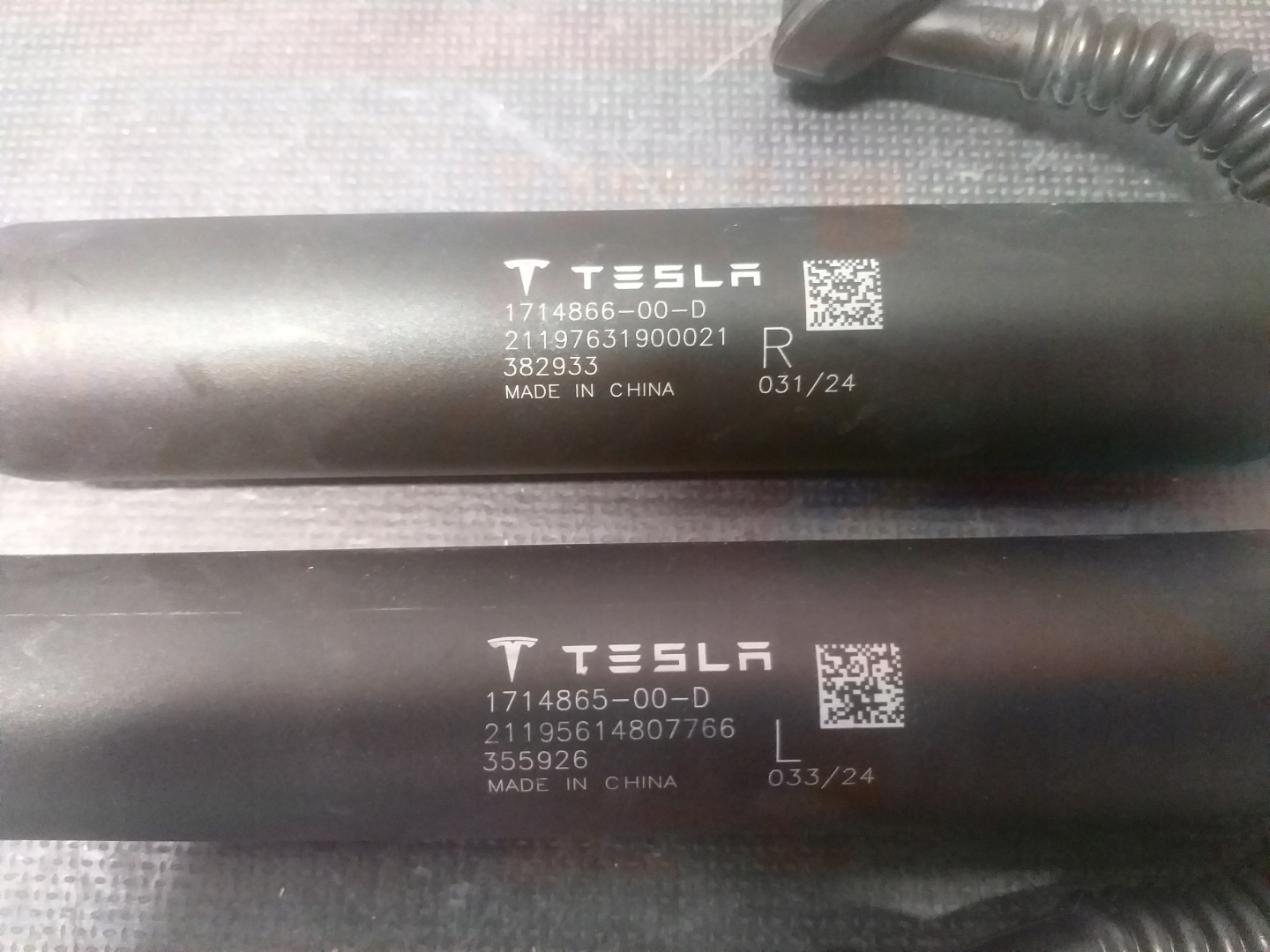 boot door lock damper TESLA III 3 1714866-00-D