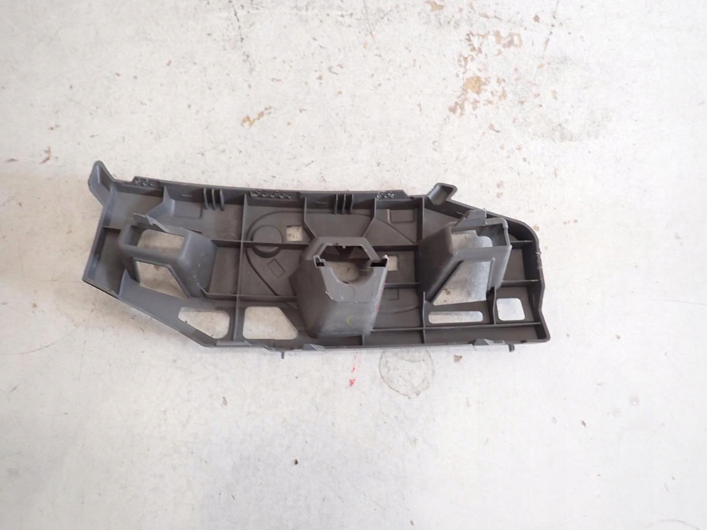 bumper bracket left front SKODA KAMIQ 2019- 658807055