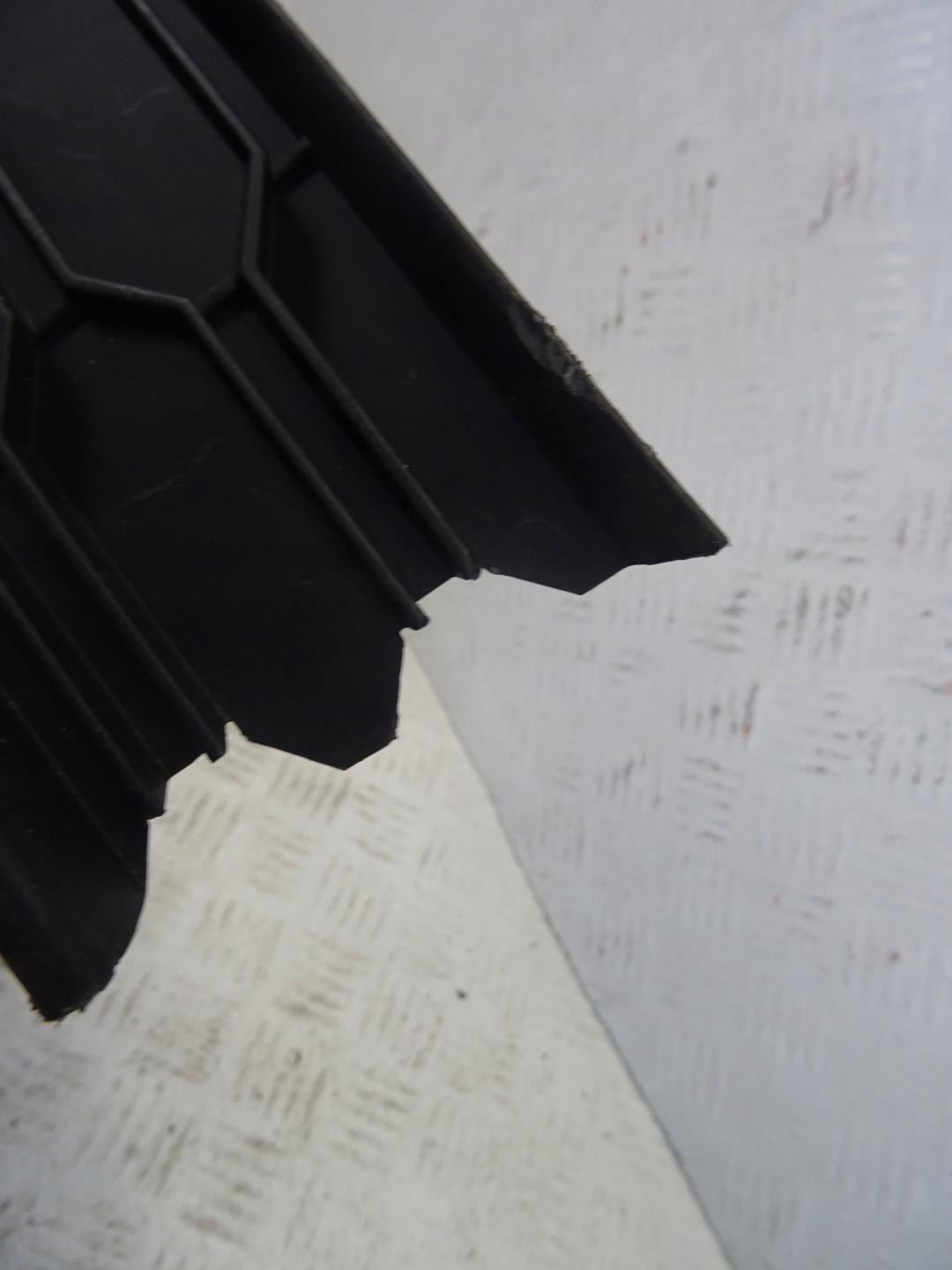 grid of a bumper front front right SKODA OCTAVIA IV 5E3807682