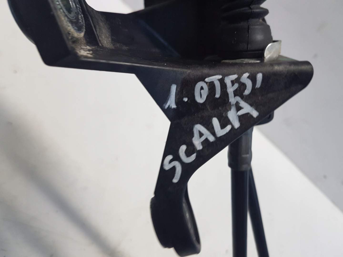 SKODA SCALA Bowdenzug Schalt getriebe 2Q0711265H